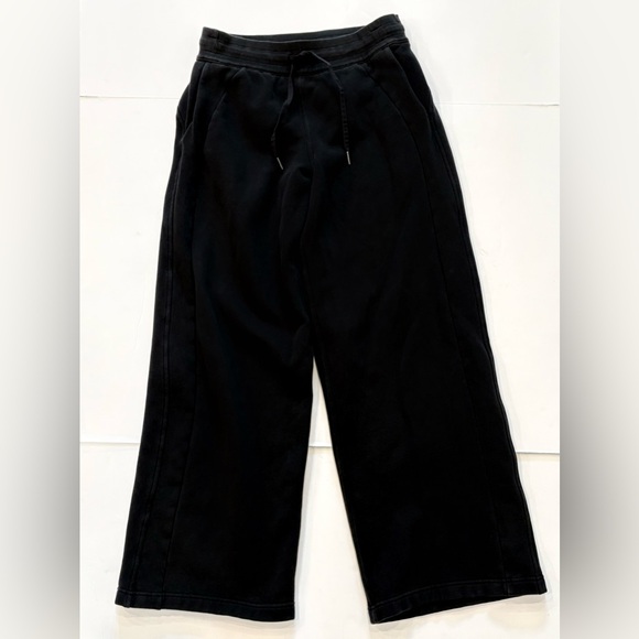 Lululemon Black Wide Leg Cropped Pants Size 8 - Picture 1 of 4